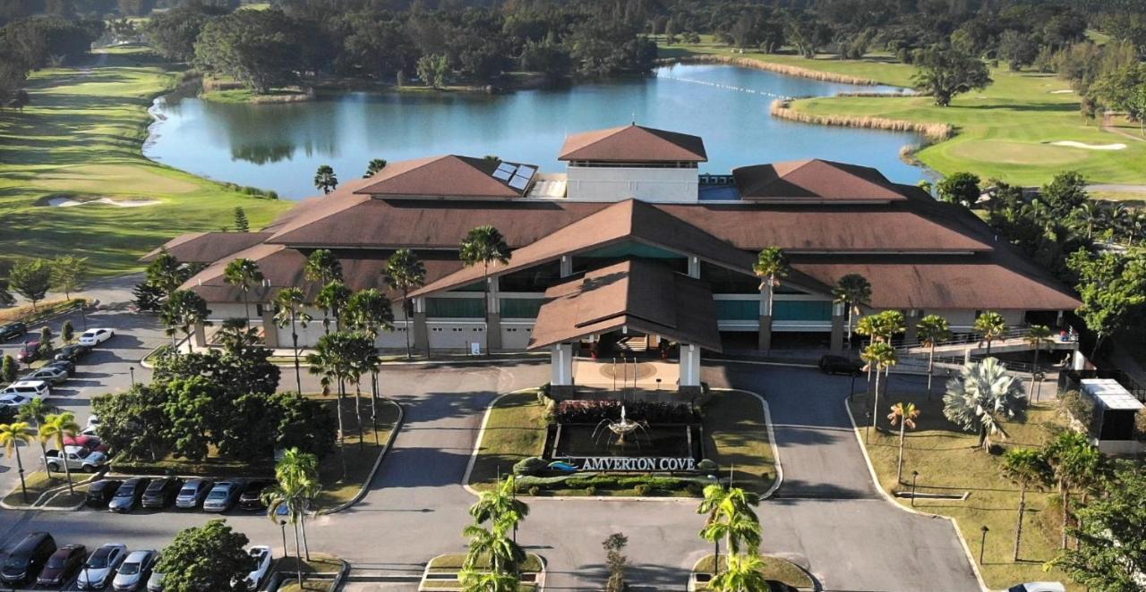 Amverton Cove Golf & Island Resort Banting  Buitenkant foto